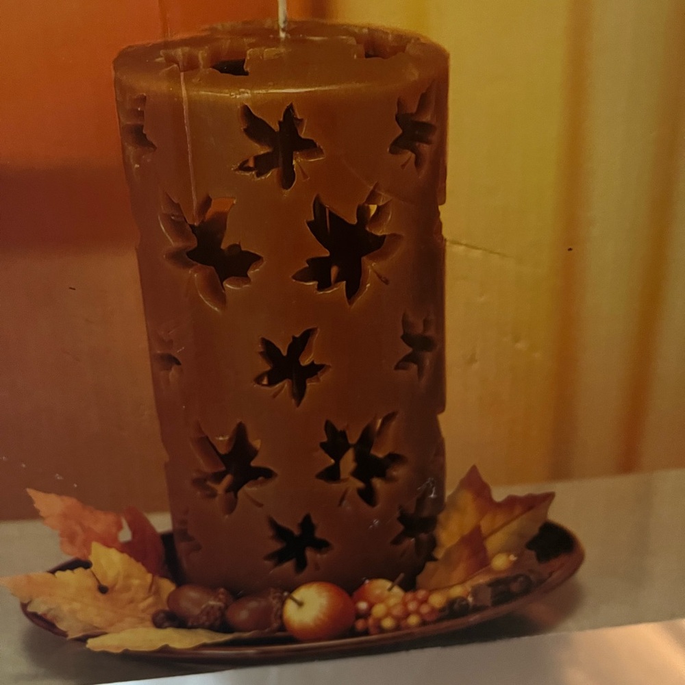 Home Trends Autumn Leaf Candle with Plate - Picture 2 of 2
